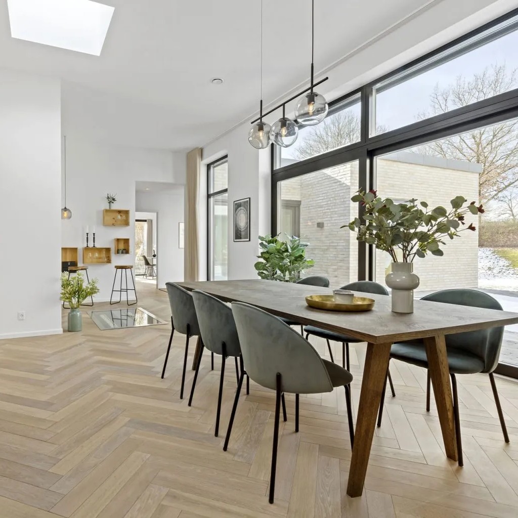 Smooth acoustic ceiling in a new house from Lind & Risør – Hz Plus with Hz Acoustic Plaster 03