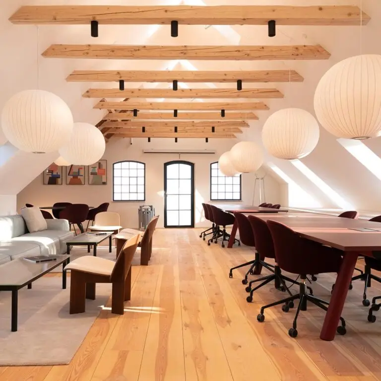 Seamless acoustic ceiling between exposed beams at Nordstens Hus in Hillerød – Hz Plus and Hz Basic with Hz Acoustic Plaster 03